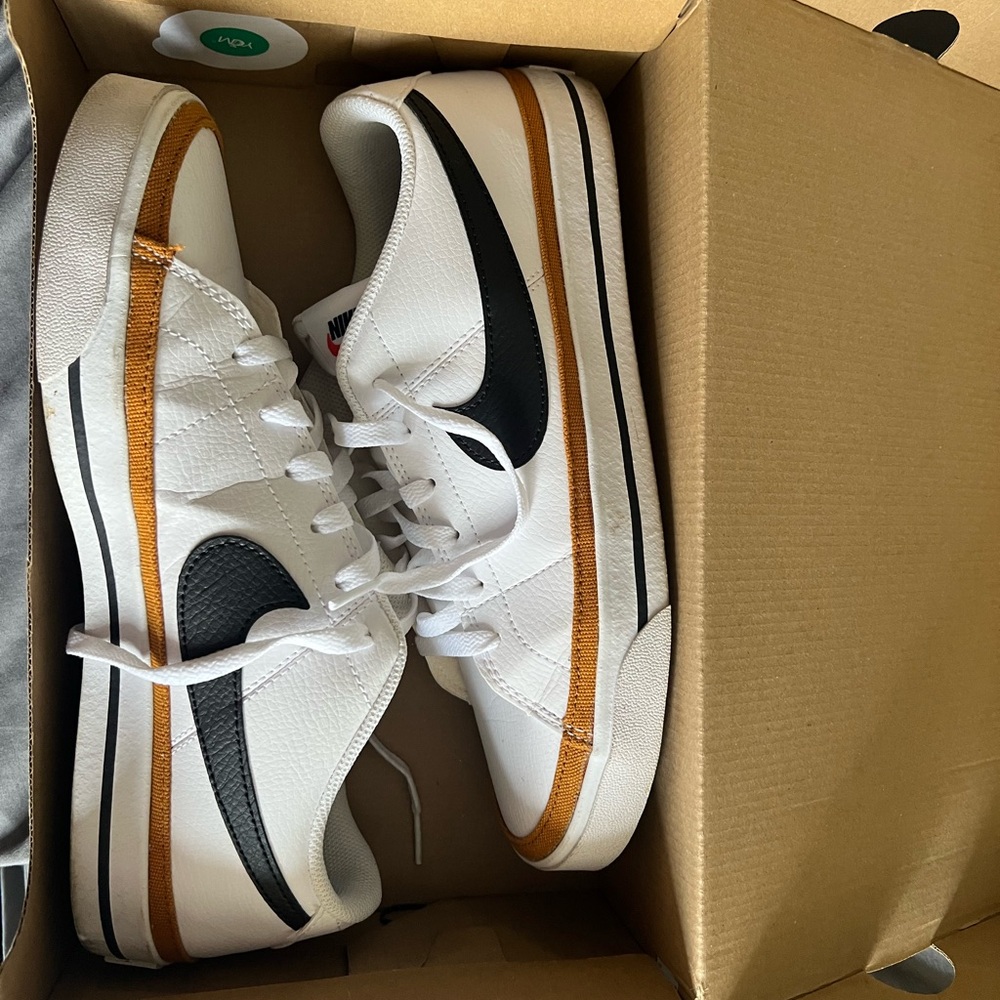 Nike Men's White Sneakers with Black and Brown Details